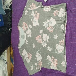 Chic GrayTop With Pink Flowers for Women, Sz 18/20, Very Soft & Cozy